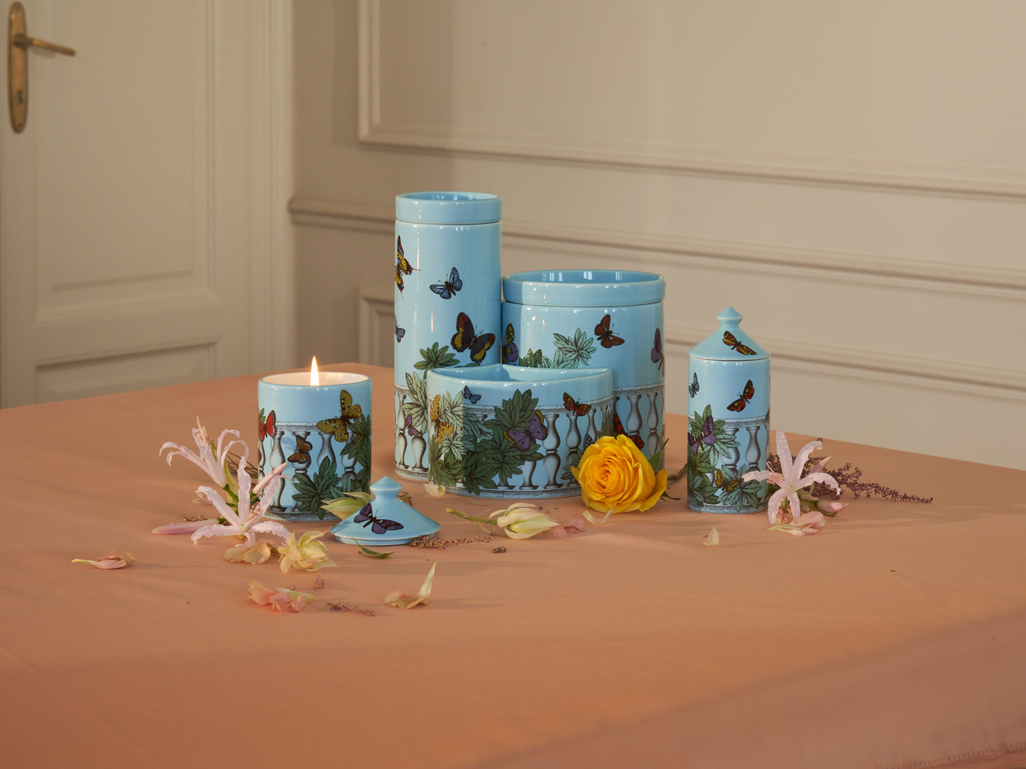 Fornasetti SE POI Scented candle - Décor Farfalle e balaustra - Fragrance Giardino Segreto - Milk Concept Boutique