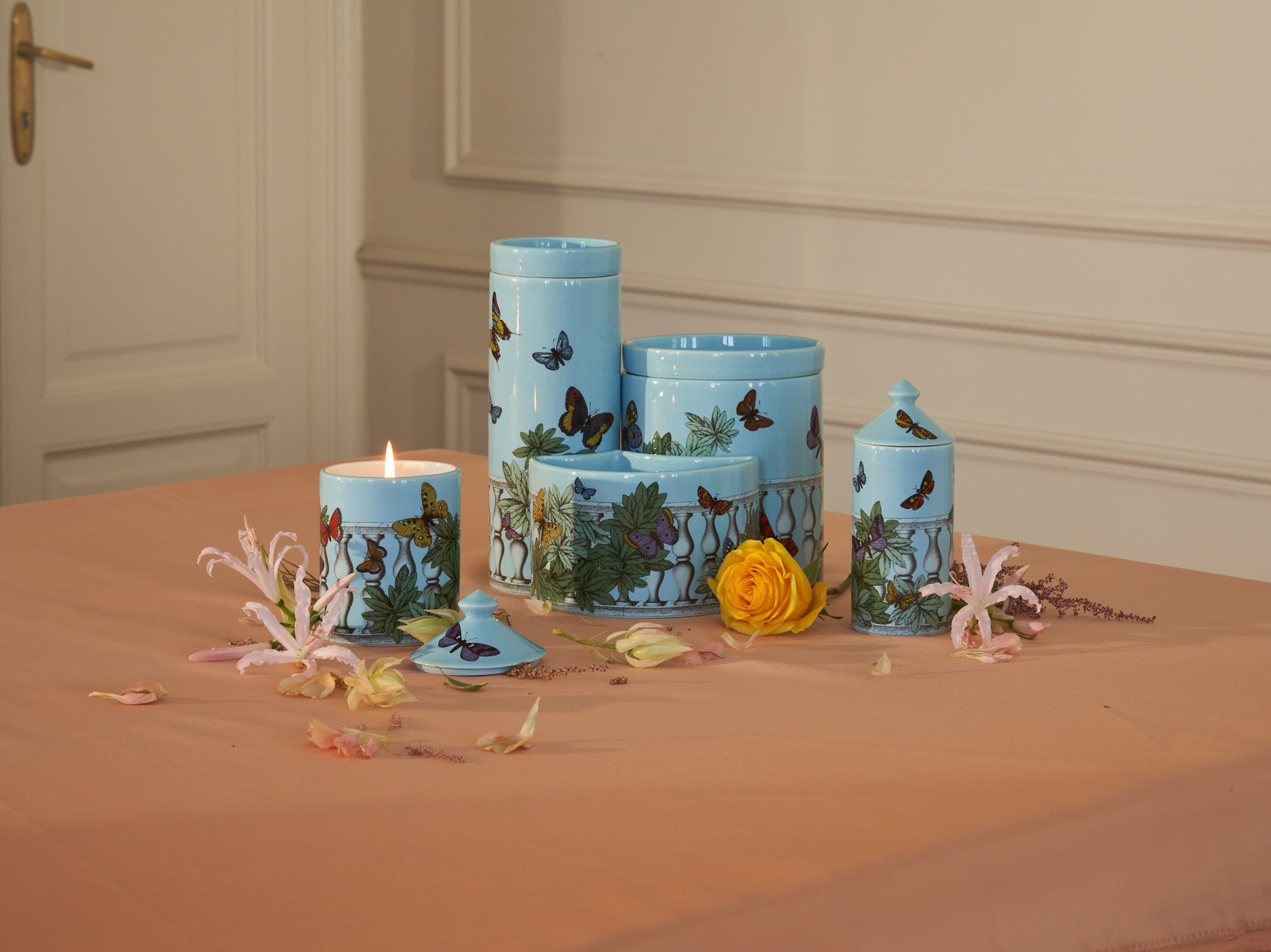 Fornasetti SE POI Scented candle - Décor Farfalle e balaustra - Fragrance Giardino Segreto - Milk Concept Boutique