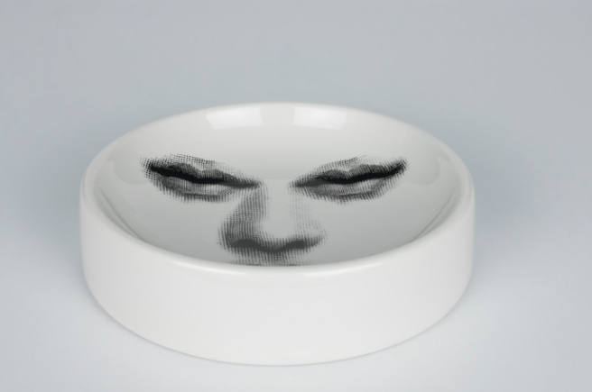 Fornasetti Round ashtray Tema & Variazioni n°394 black/white - Milk Concept Boutique